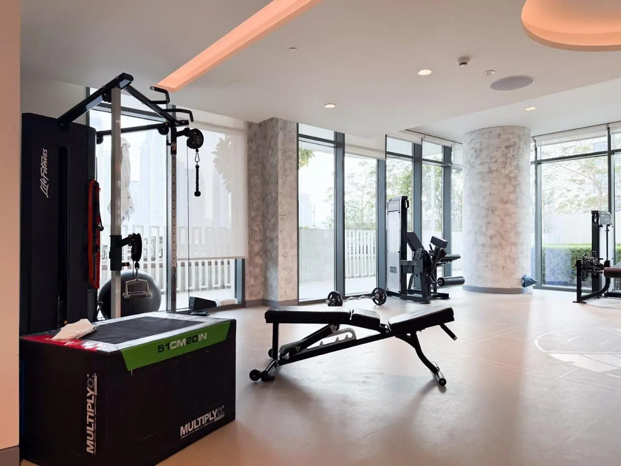 Seafront-Side Apartment With Beach Access, Pool, Gym, High Floor Dubai