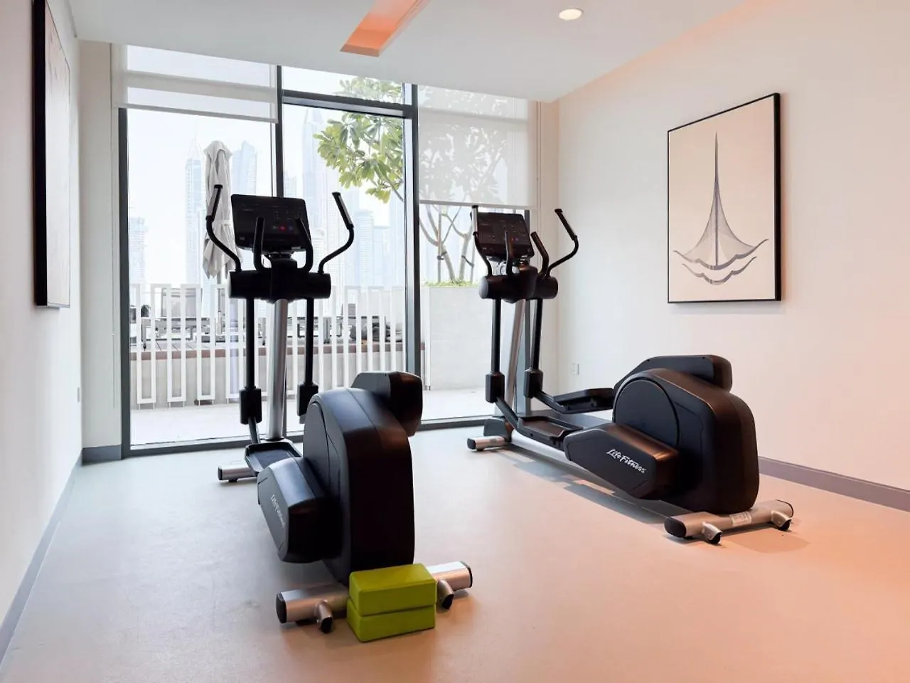 Seafront-Side Apartment With Beach Access, Pool, Gym, High Floor Dubai United Arab Emirates