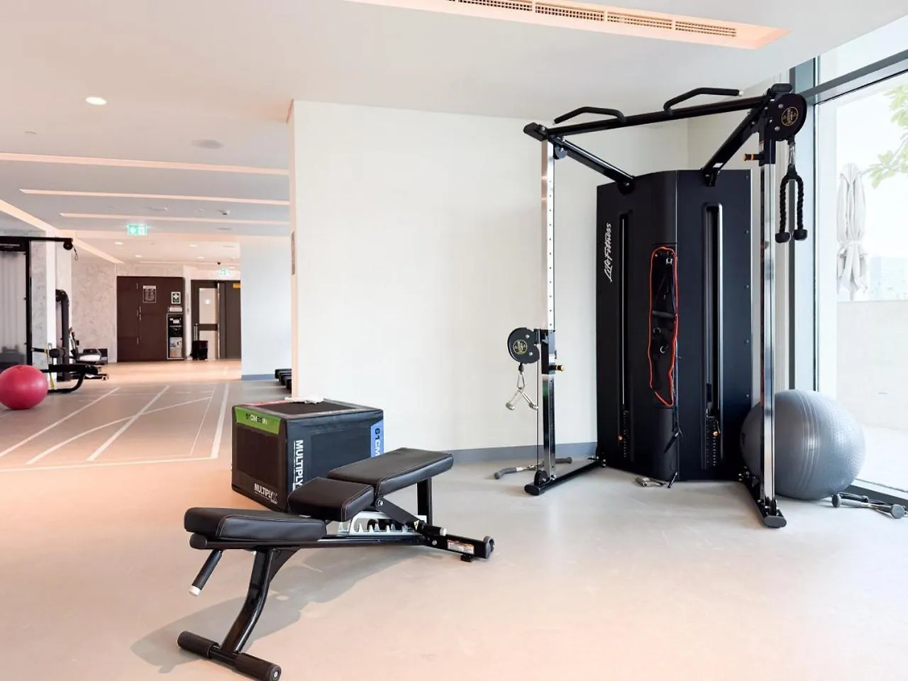 Seafront-Side Apartment With Beach Access, Pool, Gym, High Floor Dubai
