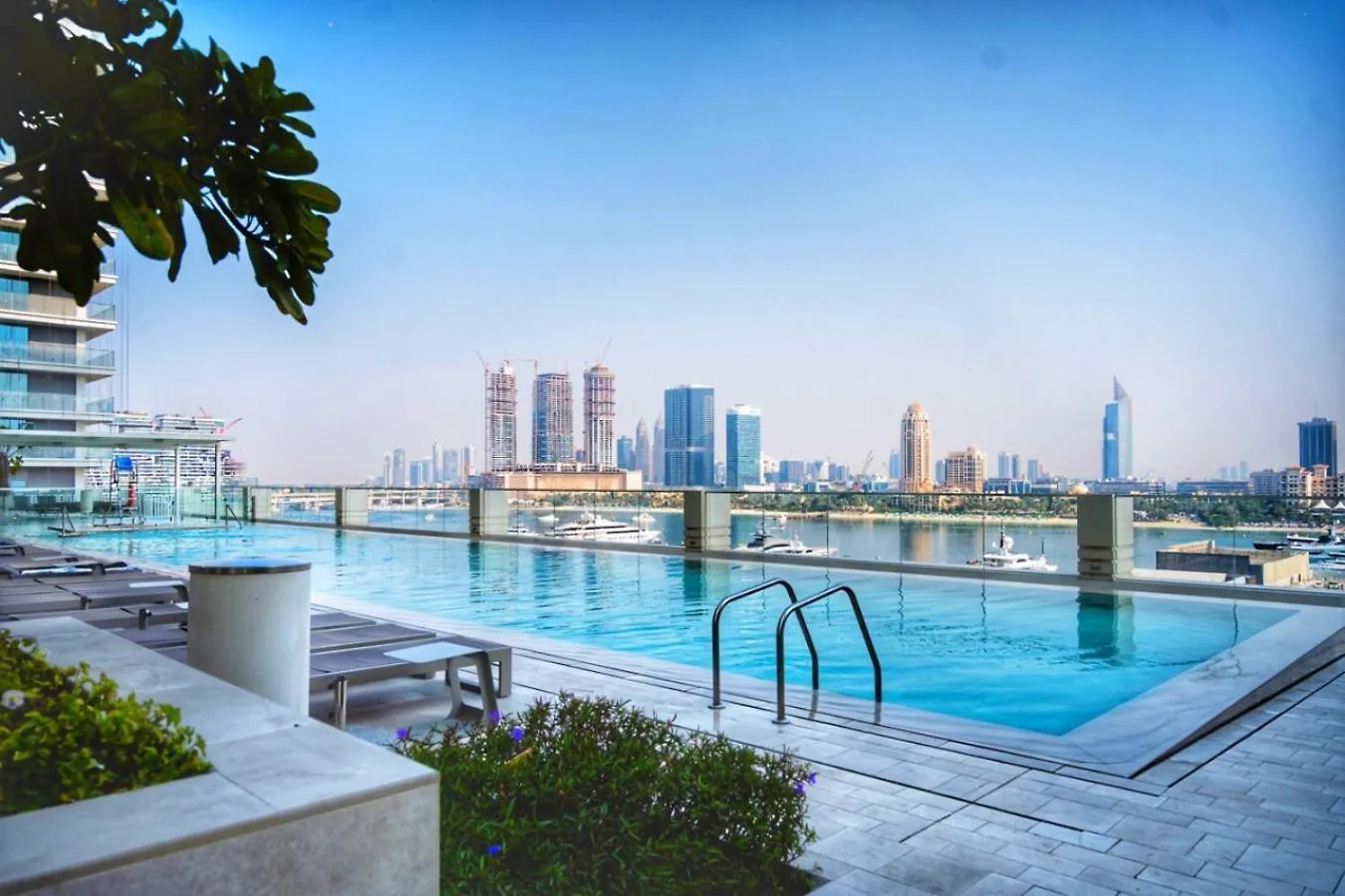 Seafront-Side Apartment With Beach Access, Pool, Gym, High Floor Dubai United Arab Emirates