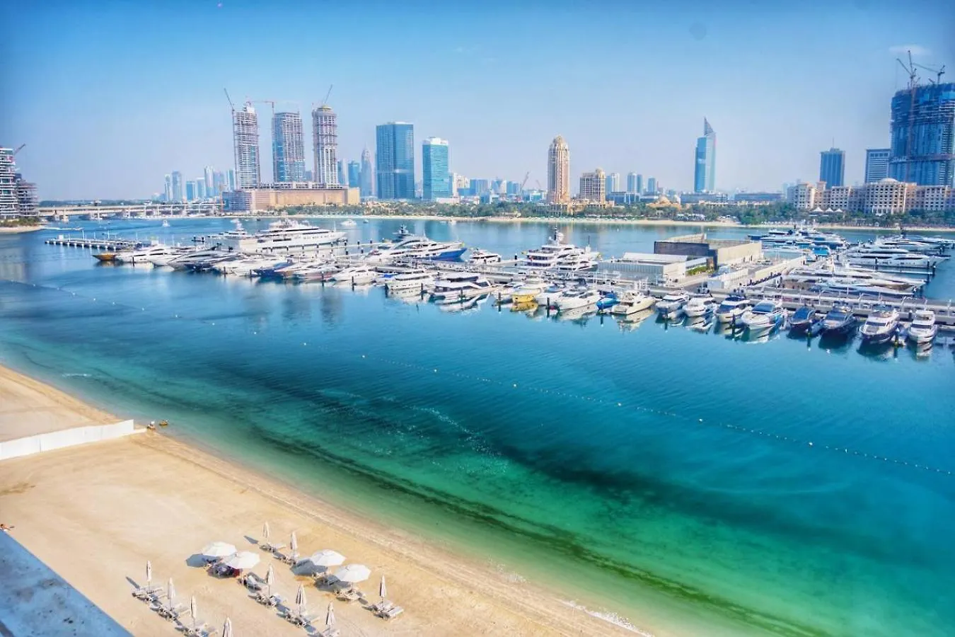 Seafront-Side Apartment With Beach Access, Pool, Gym, High Floor Dubai