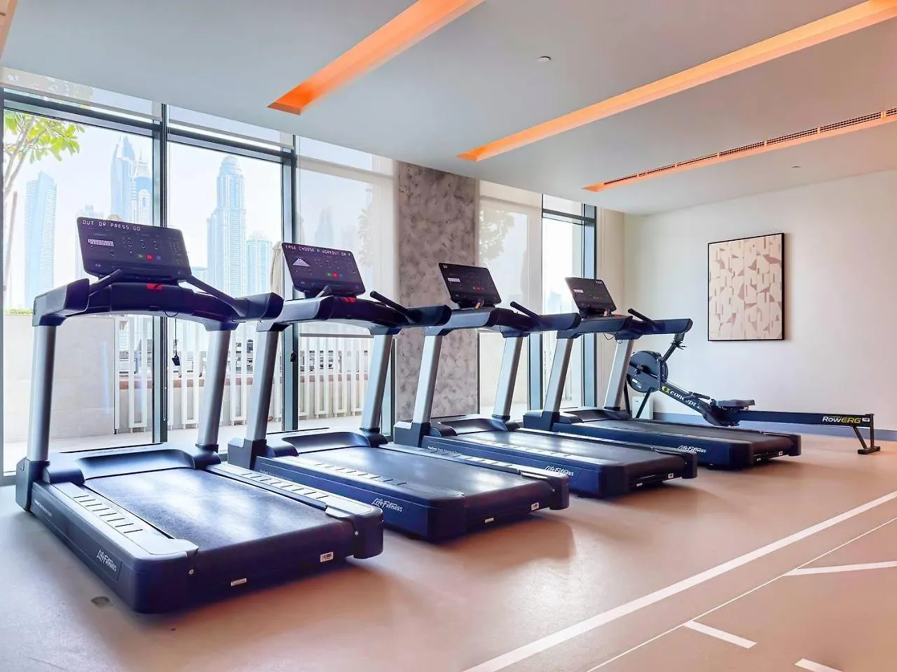 Seafront-Side Apartment With Beach Access, Pool, Gym, High Floor Dubai