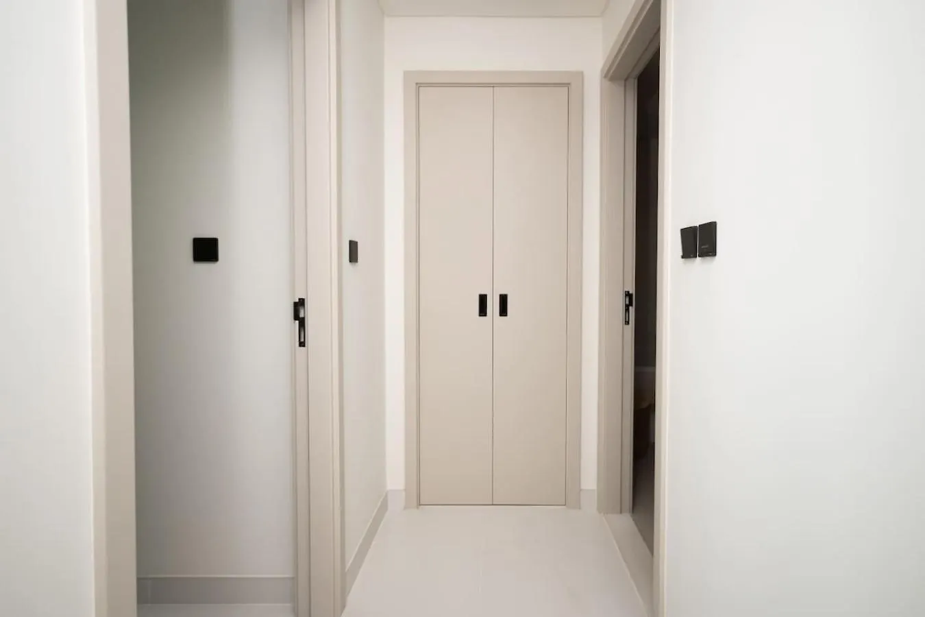 Seafront-Side Apartment With Beach Access, Pool, Gym, High Floor Dubai United Arab Emirates