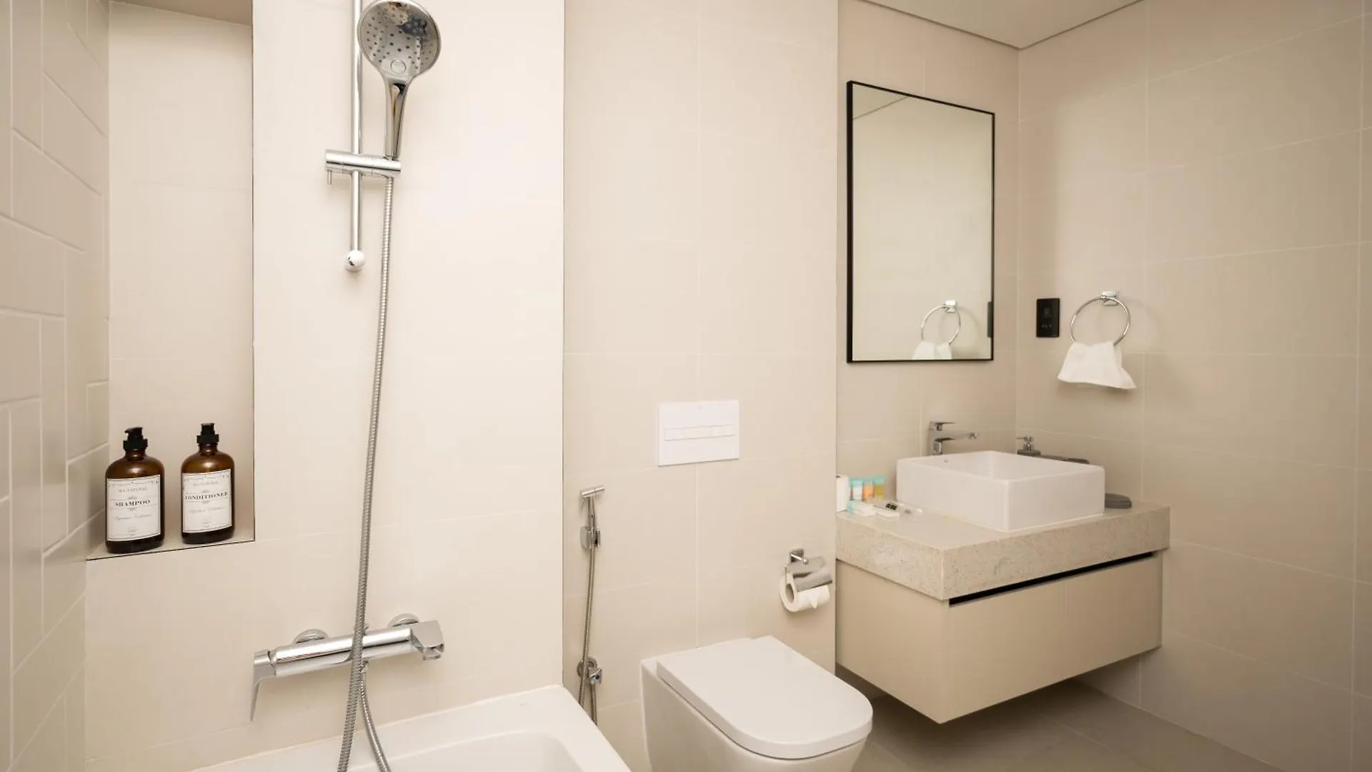 Seafront-Side Apartment With Beach Access, Pool, Gym, High Floor Dubai 0*,