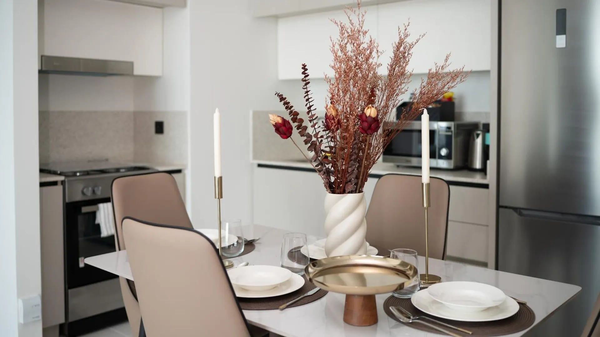Seafront-Side Apartment With Beach Access, Pool, Gym, High Floor Dubai