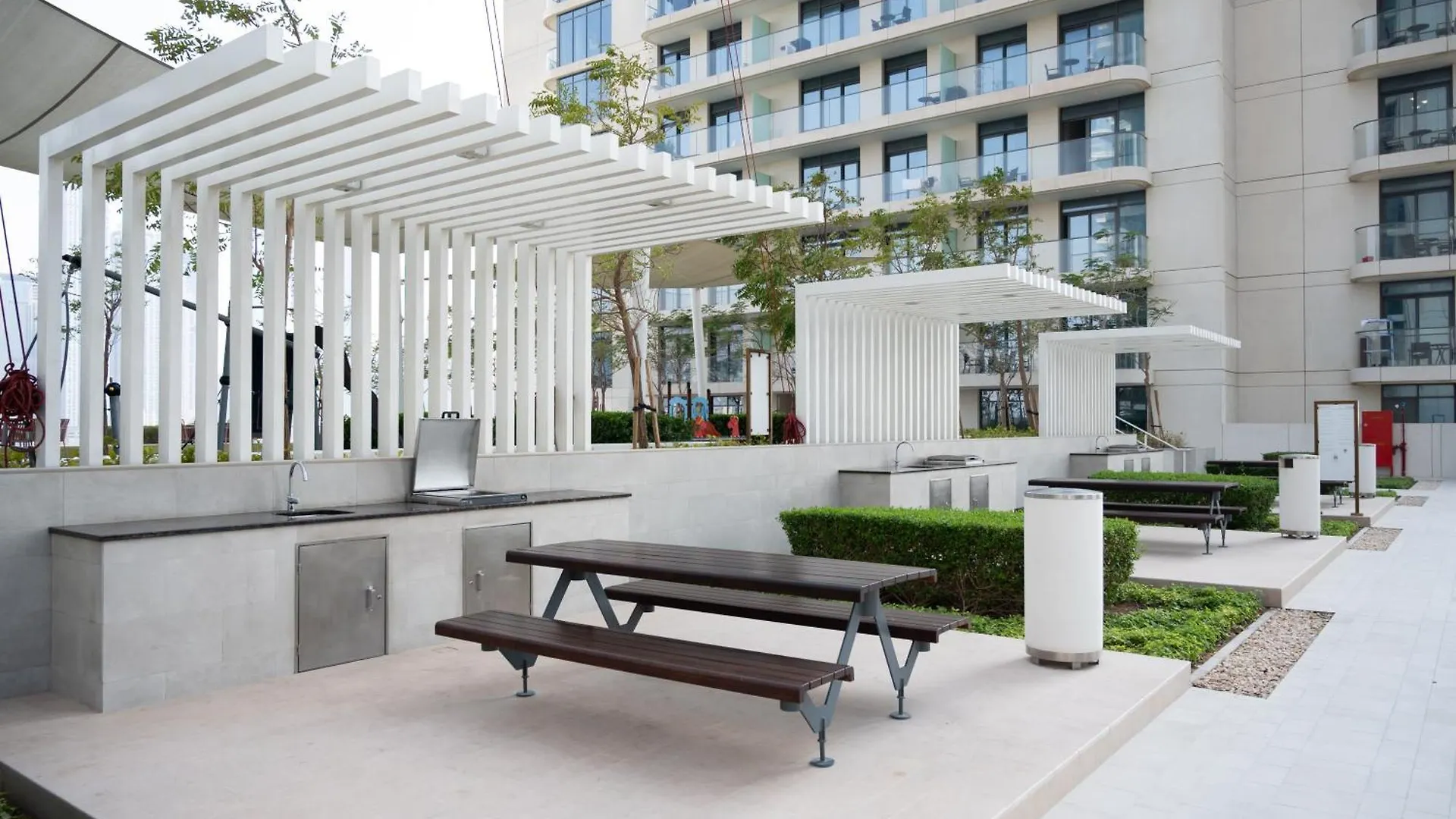 Seafront-Side Apartment With Beach Access, Pool, Gym, High Floor Dubai United Arab Emirates