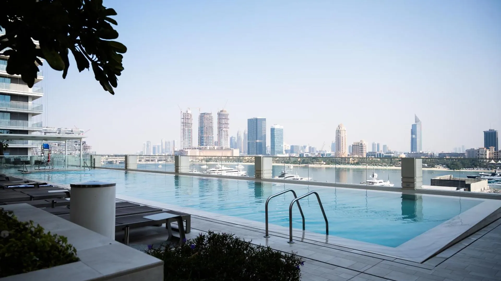 Seafront-Side Apartment With Beach Access, Pool, Gym, High Floor Dubai