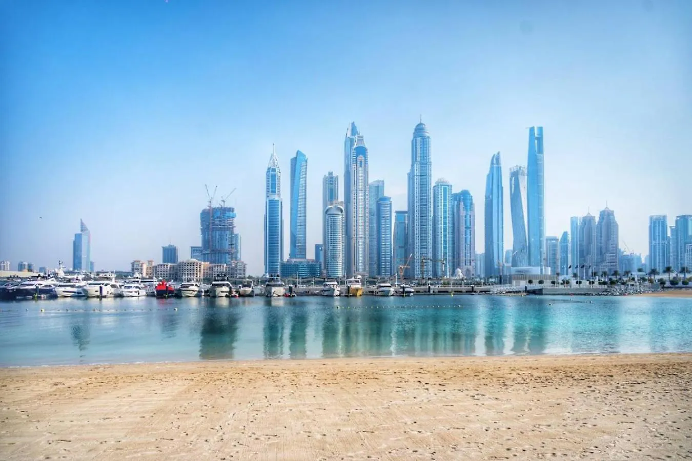 Seafront-Side Apartment With Beach Access, Pool, Gym, High Floor Dubai 0*,  Forenede Arabiske Emirater